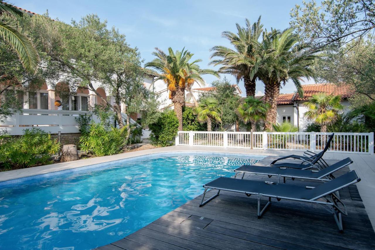 Beach Boy & Pool Girl Apartments فير المظهر الخارجي الصورة