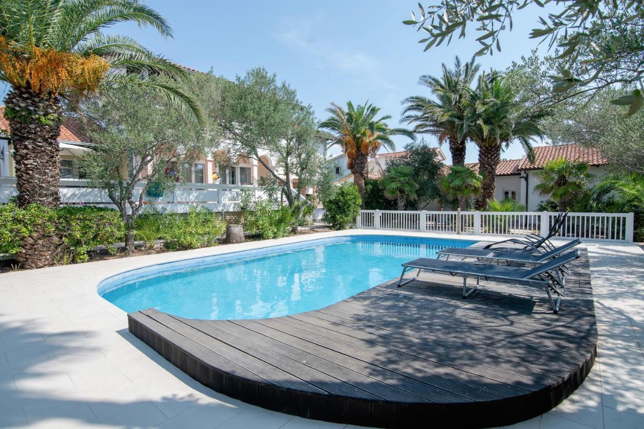 Beach Boy & Pool Girl Apartments فير المظهر الخارجي الصورة