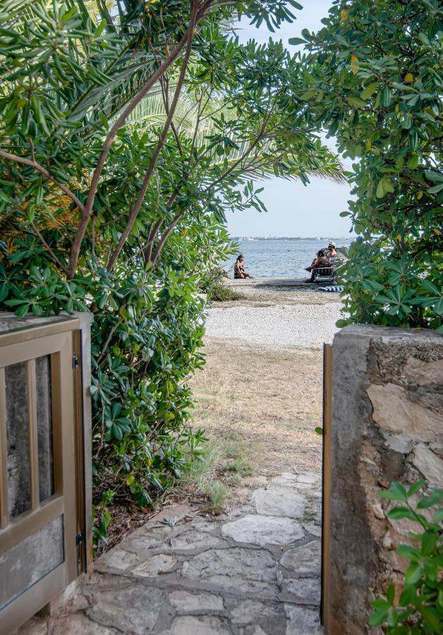 Beach Boy & Pool Girl Apartments فير المظهر الخارجي الصورة